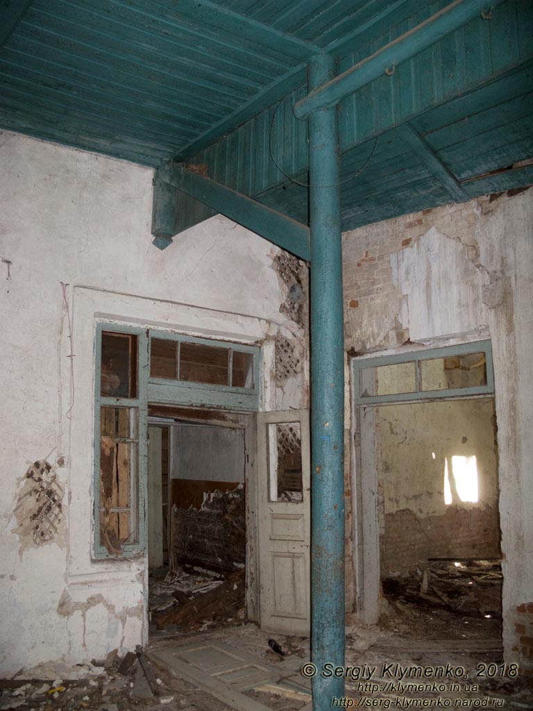 Копылов, Макаровский район (Киевская область). Фото. Бывшая усадьба семьи фон Мекк, интерьер главного здания. Современная пристройка.