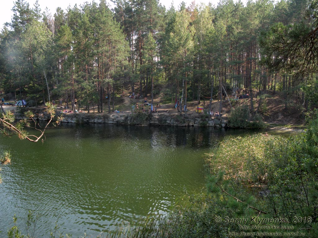 Коростышевский район (Житомирская область). Фото. Затопленный бывший гранитный карьер «Высокий Камень» (50°22'05"N, 29°11'37"E).