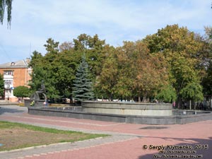 Волынская область, город Ковель. Фото. Памятник Лесе Украинке в Центральном парке имени Леси Украинки.