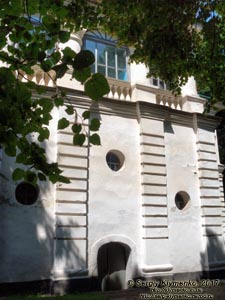 Черниговская область. Фото. Козелец. Здание полковой канцелярии (50°54'36"N, 31°06'38"E). Памятник архитектуры 1756-1760 годов.