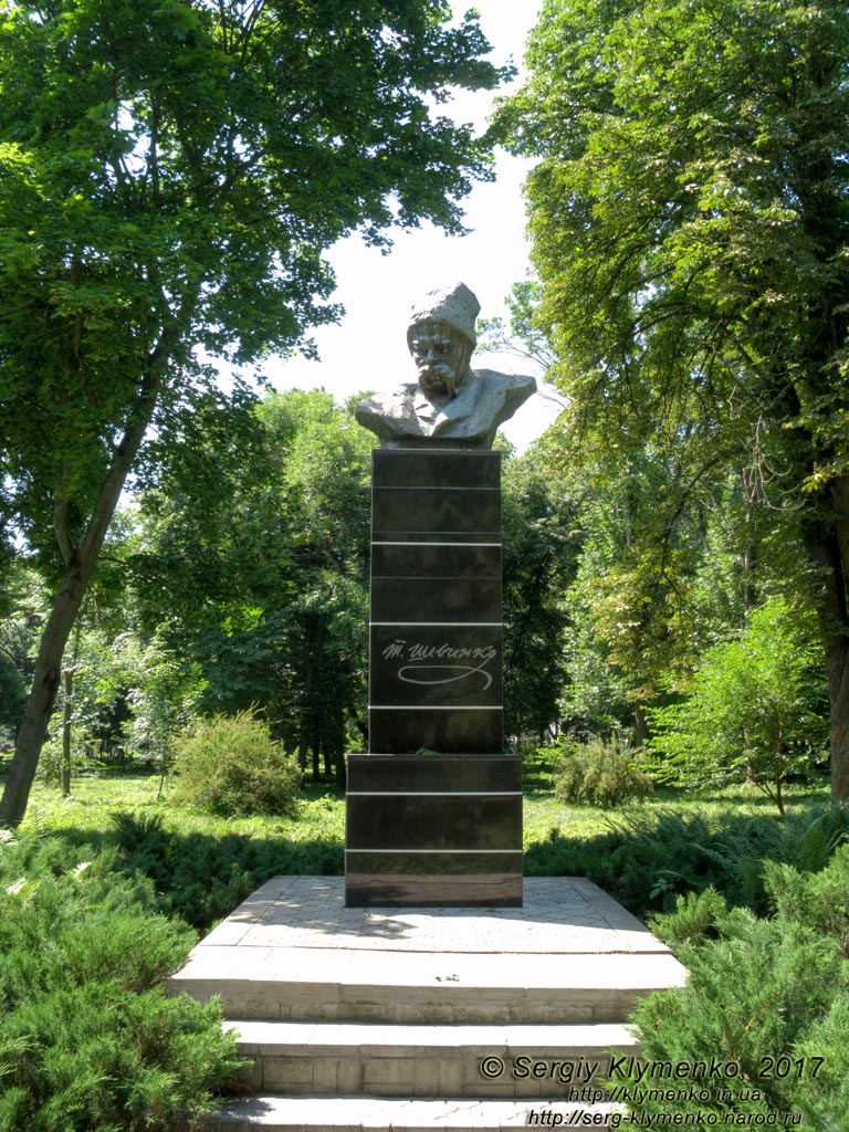 Черниговская область. Фото. Козелец. Памятник Т. Г. Шевченко (50°54'41"N, 31°06'42"E).