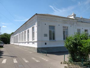 Черниговская область. Фото. Козелец. Здание гимназии № 1 (50°54'25"N, 31°06'54"E).