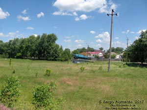 Черниговская область. Фото. Козелец. САУ на постаменте (50°55'19"N, 31°06'54"E). Памятник освободителям Козельца от немецких войск.