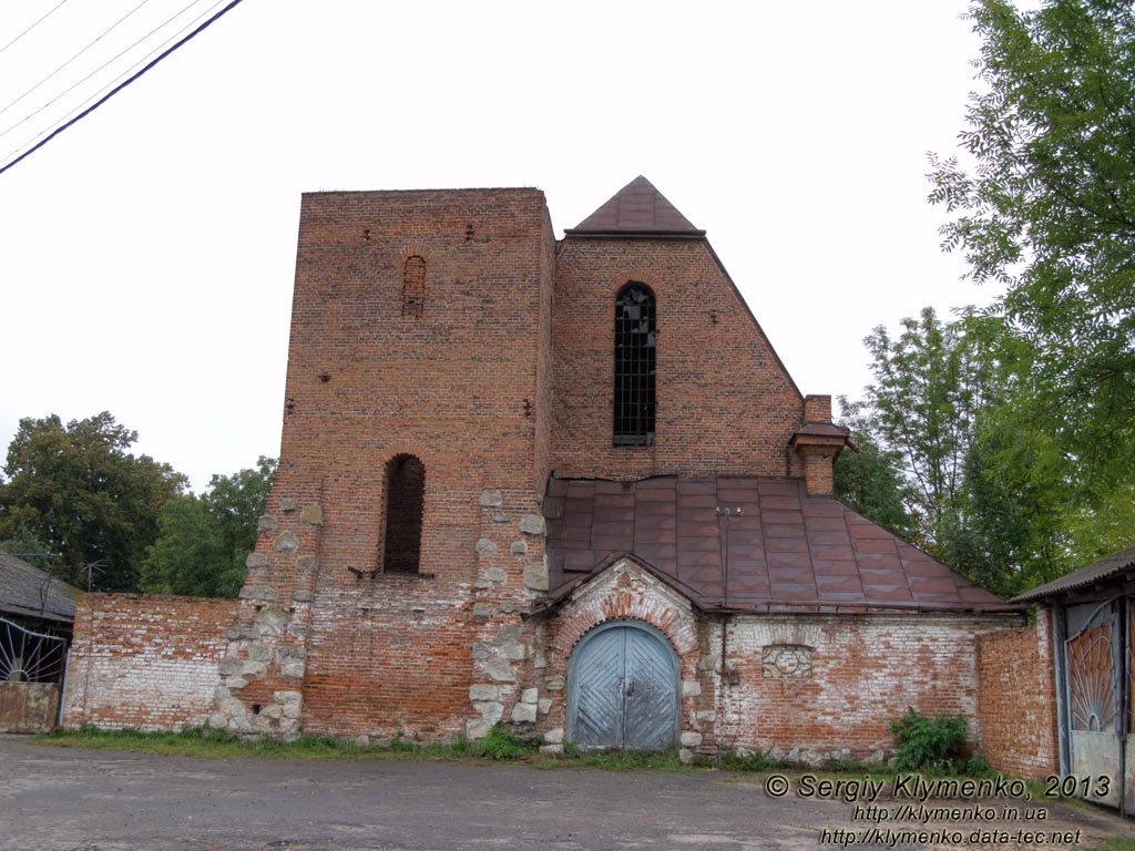 Львовщина. Село Крехов. Фото. Очень похоже на бывший костёл.