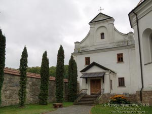 Львовщина. Крехов. Фото. Василианский монастырь. Наиболее ранний корпус келий (1755 год)
вытянулся вдоль юго-восточной оборонной стены и примыкает к апсиде Николаевской церкви.