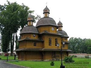 Львовщина. Крехов. Фото. Новый деревянный храм Пресвятой Богородицы на территории василианского монастыря.