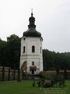 Львовщина. Крехов. Фото. Северо-восточная башня (колокольня) василианского монастыря, вид изнутри территории монастыря.