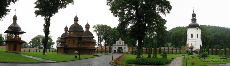 Львовщина. Крехов. Фото. Панорама (~90°) василианского монастыря изнутри.