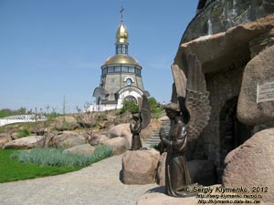 Киевская область, село Буки. Фото. Храмовый комплекс Святого Евгения Великомученика.