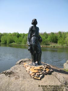 Киевская область, село Буки. Фото. Ландшафтный парк «Буки». Памятник О. М. Горькому.