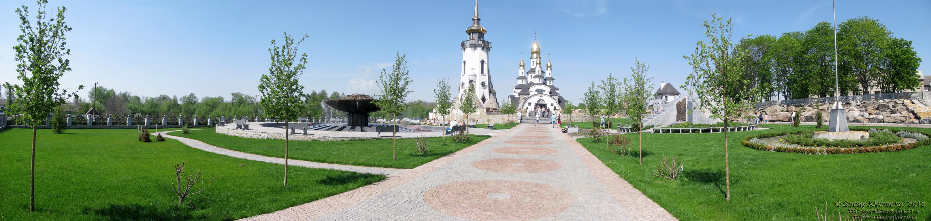 Киевская область, село Буки. Фото. Храмовый комплекс Святого Евгения Великомученика. Панорама ~120°.