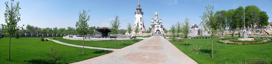 Киевская область, село Буки. Фото. Храмовый комплекс Святого Евгения Великомученика. Панорама ~120°.