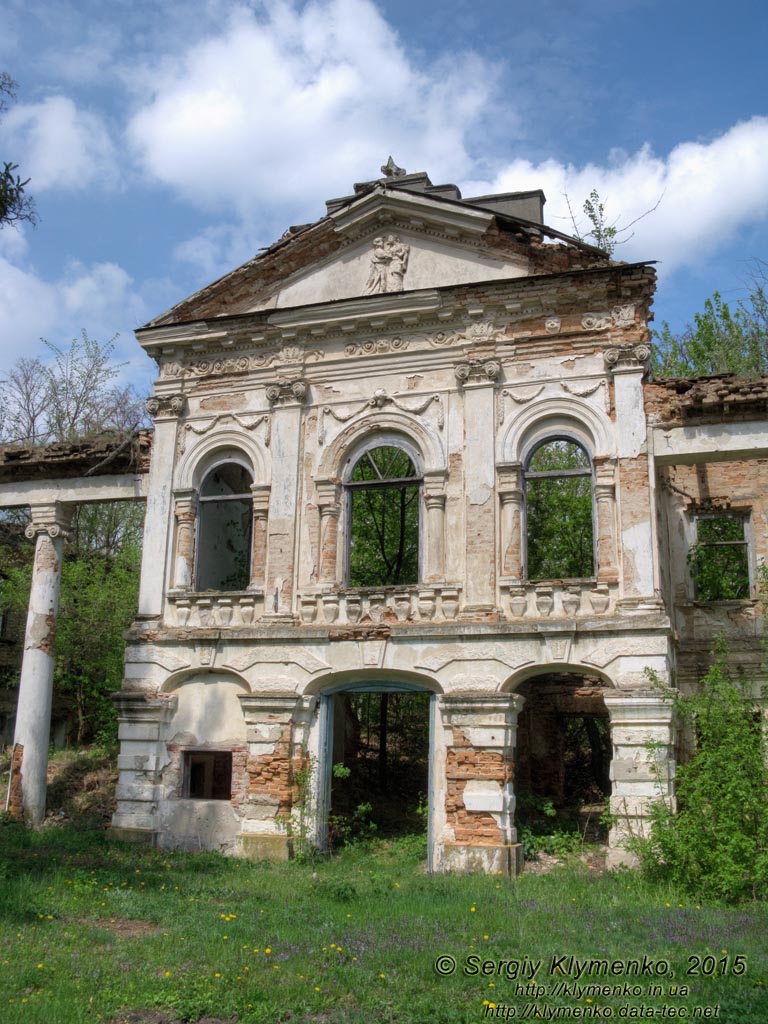 Киевская область. Рудое Село. Фото. Бывший дворец Станислава Залесского. Сохранившийся парадный фасад.