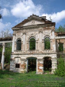 Киевская область. Рудое Село. Фото. Бывший дворец Станислава Залесского. Сохранившийся парадный фасад.