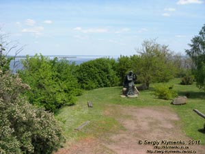 Киевская область. Село Балыко-Щучинка. Фото. На холме над Днепром. Памятник Бояну (поэту-певцу древней Руси-Украины) на месте летописного города Чучин.