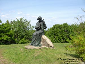 Киевская область. Село Балыко-Щучинка. Фото. На холме над Днепром. Памятник Бояну (поэту-певцу древней Руси-Украины) на месте летописного города Чучин.