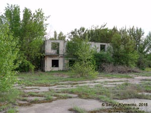 Киевская область. Город Узин. Фото. Бывший военный аэродромный комплекс. Остатки инфраструктуры Узинского аэродрома.