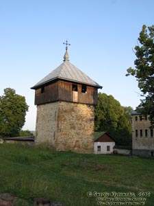 Львовская область. Село Лавров. Фото. Монастырь Святого Онуфрия. Колокольня.