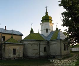 Львовская область. Село Лавров. Фото. Церковь Cвятого Онуфрия. Общий вид с северо-востока.