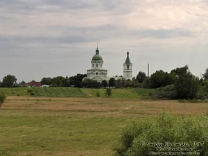 Черниговская область. Фото. Лемеши. Трёхсвятительская церковь (1755 год). Вид с автодороги М-01 (E95) Киев-Чернигов.