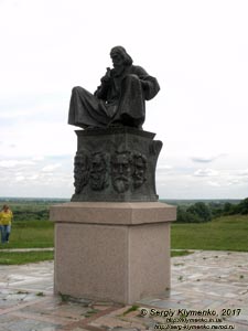 Черниговская область. Фото. Любеч.
Памятник «Летописец» к 900-летию Любецкого съезда князей (1097 год) на вершине Замковой горы (51°42'35"N, 30°39'36"E).
