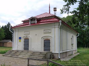 Черниговская область. Фото. Любеч. Каменница Павла Полуботка (51°42'20"N, 30°39'04"E) на территории бывшей усадьбы Милорадовичей.