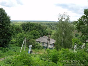 Черниговская область. Фото. Любеч. Вид в сторону поймы Днепра с края кручи, на которой стоит каменница Павла Полуботка.