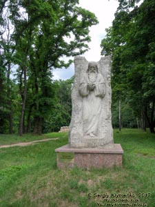 Черниговская область. Фото. Любеч. Памятник Преподобному Антонию Печерскому на территории верхнего сада бывшей усадьбы Милорадовичей.