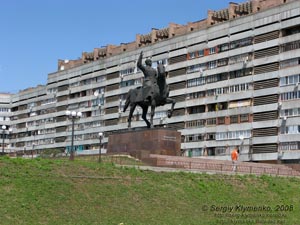 Фото Луганска. Памятник Клименту Ефремовичу Ворошилову.