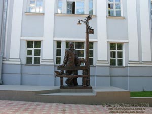 Фото Луганска. Памятник М. Матусовскому.
