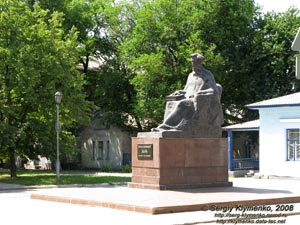 Фото Луганска. Памятник Владимиру Далю.