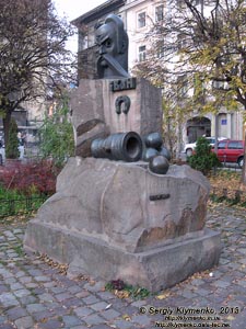 Львов. Фото. Памятник Ивану Подкове на площади Ивана Подковы.