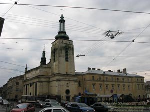 Львов. Фото. Бывший костел Кларисок. Вид от монастыря бернардинцев.