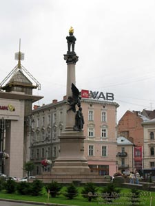 Львов. Фото. Памятник Адаму Мицкевичу на площади А. Мицкевича.