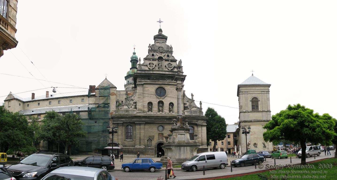 Львов. Фото. Костел бернардинцев (храм Святого Андрея Первозванного), вид со стороны Галицкой площади.