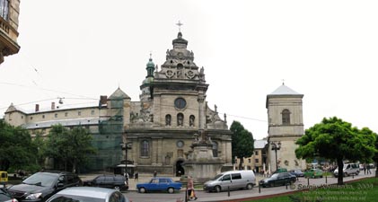 Львов. Фото. Костел бернардинцев (храм Святого Андрея Первозванного), вид со стороны Галицкой площади.