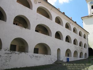 Закарпатская область. Мукачево. Фото. Замок «Паланок» (Palanok). Средний замок. Западный (трёхэтажный) корпус.