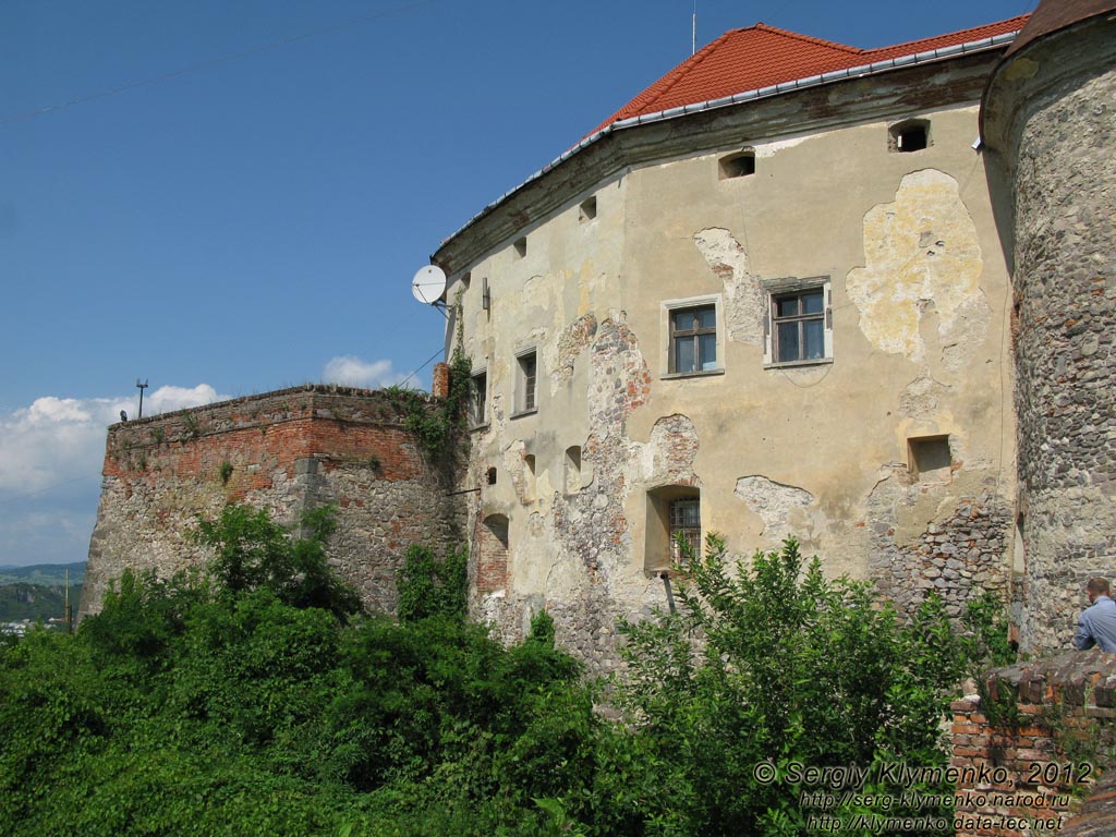 Закарпатская область. Мукачево. Фото. Замок «Паланок» (Palanok). Верхний замок. Вид на северо-западный бастион с западного бастиона.