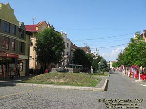 Закарпатская область. Мукачево. Фото. Улица Пушкина. Памятник Александру Духновичу (1803-1865).