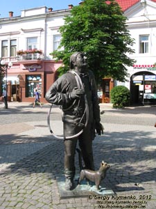 Закарпатская область. Мукачево. Фото. Площадь Мира. Памятник трубочисту c котом.