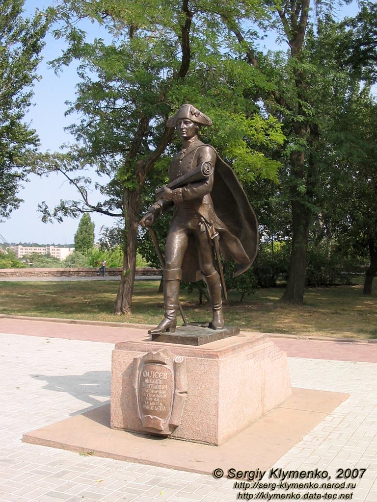 Николаев. Фото. Памятник Фалееву Михаилу Леонтиевичу - строителю города Николаев.