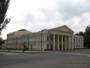 Николаев. Фото. Николаевский обласний художественный русский драматический театр им. Чкалова (ул. Никольская, 50).