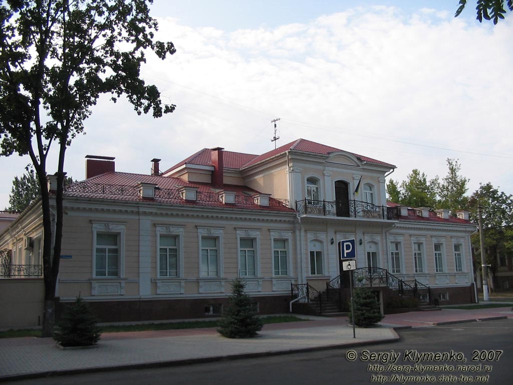 Николаев. Фото. Здание на углу улиц Фалеевская и Никольская.
