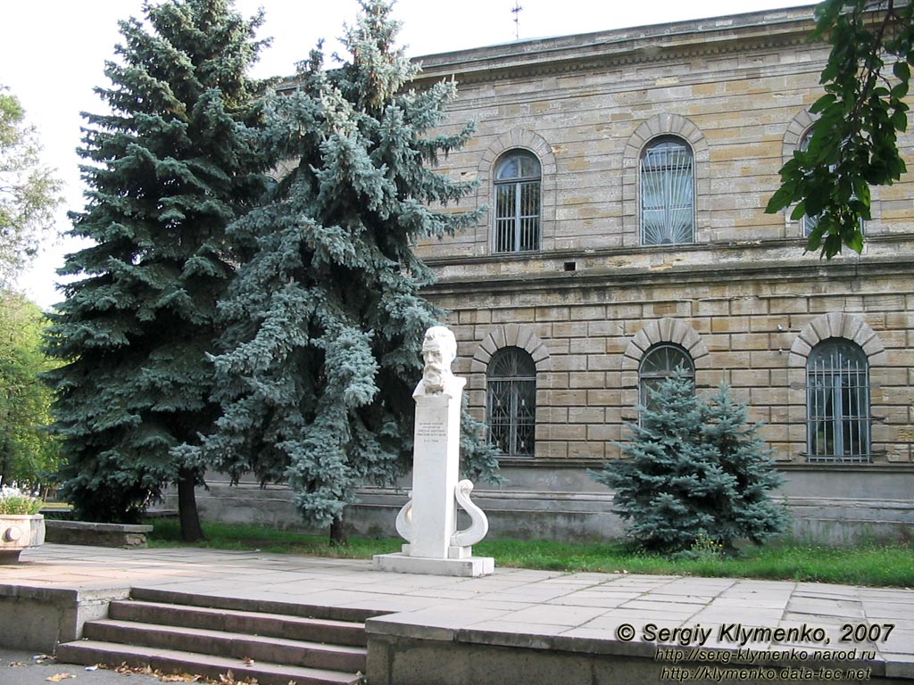 Николаев. Фото. Памятник композитору Римскому-Корсакову.