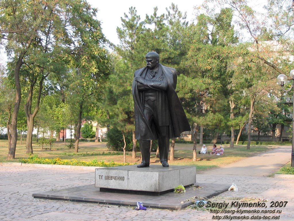 Николаев. Фото. Памятник Тарасу Григорьевичу Шевченко.