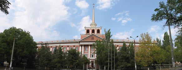 Николаев. Фото. Комплекс зданий Морского ведомства, здание Адмиралтейства, середина XIX века (ул. Набережная).