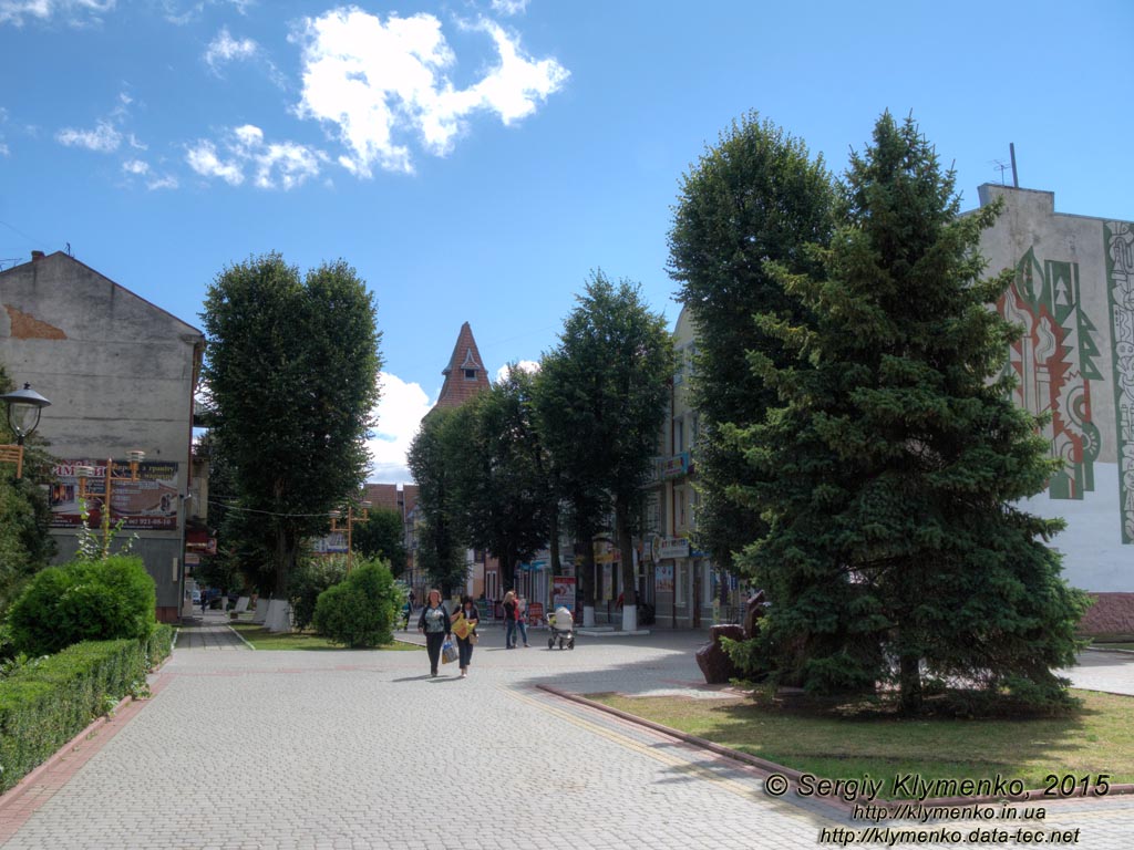 Ивано-Франковская область, город Надворная. Фото. В центре города.