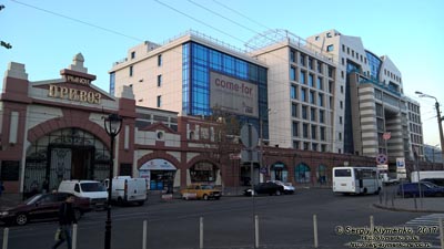 Одесса. Фото. Вдоль улицы Пантелеймоновская. Рынок «Привоз» и торговый центр «Новый Привоз».