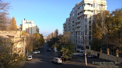 Одесса. Фото. Вид на улицу Военный спуск с Сабанеева моста.