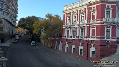 Одесса. Фото. Вид на улицу Военный спуск с Сабанеева моста.